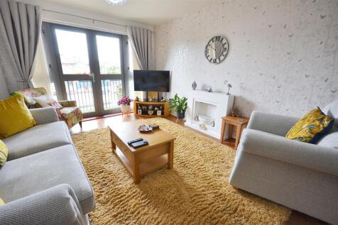 Open Plan Lounge / Dining Room
