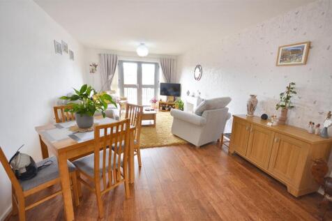 Open Plan Lounge / Dining Room