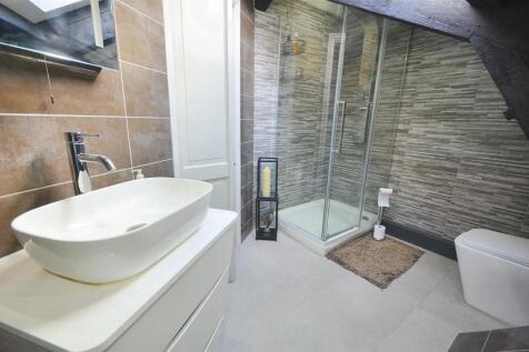 Main Bed En-Suite