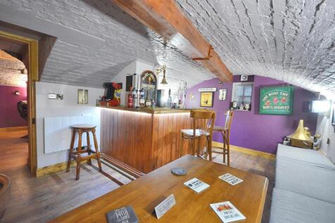 Cinema Room &amp; The Local