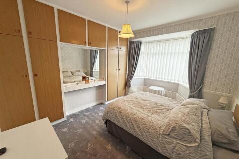 Bedroom 1.jpg