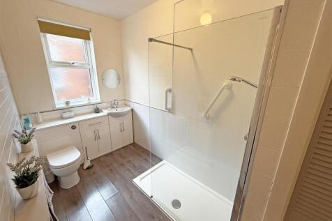 Shower room.jpg