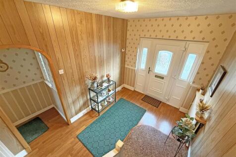 Entrance, landing of stairs..jpg