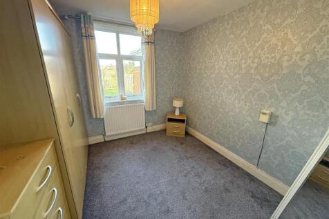 Bedroom 1.jpg