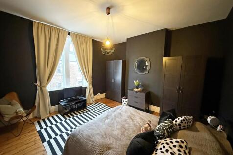 Bedroom 1.jpg