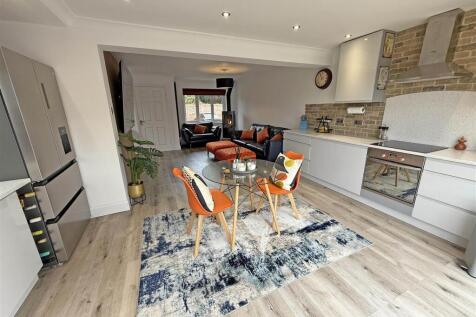Beech Court lounge kitchen.jpg