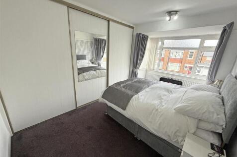 Bedroom 1.jpg