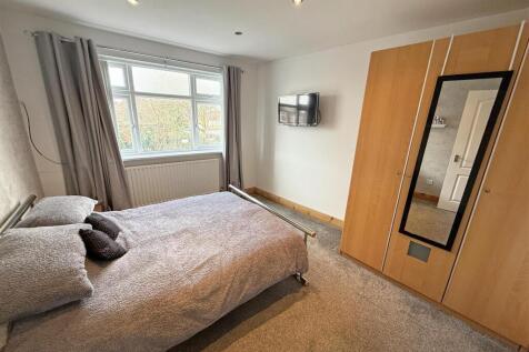 Bedroom 4.jpg