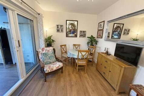Dinning room v2.jpg