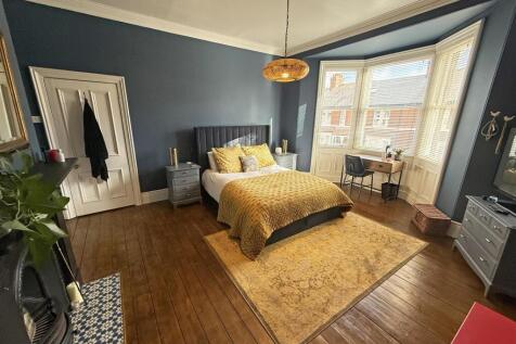 Bedroom 1.jpg