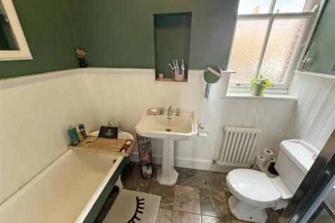Bathroom.jpg