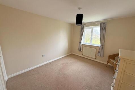 Bedroom 1.jpg