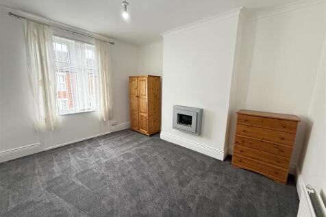 Bedroom 1.jpg