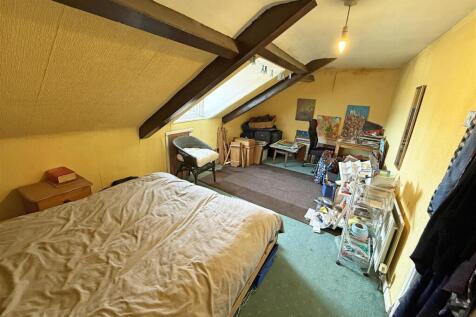 Bedroom 1.jpg
