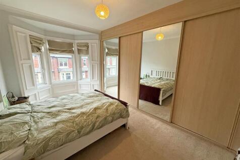 Bedroom 1.jpg