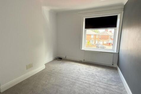 Bedroom 1.jpg