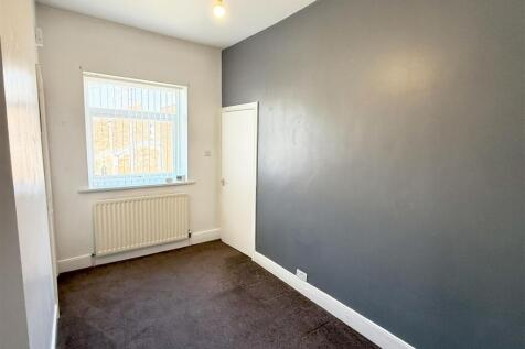 Bedroom 1.jpg