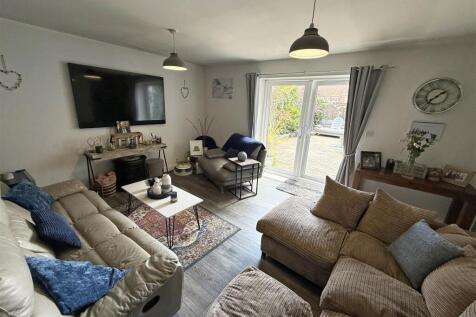 Living room 2.jpg