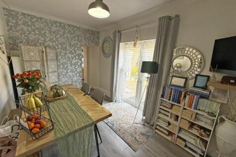 Dining room 2.jpg