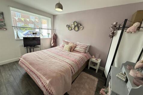 Bedroom 4.jpg