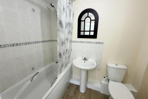 Northumbrian Way Bathroom.jpg