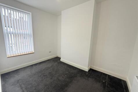 Bedroom 1.jpg
