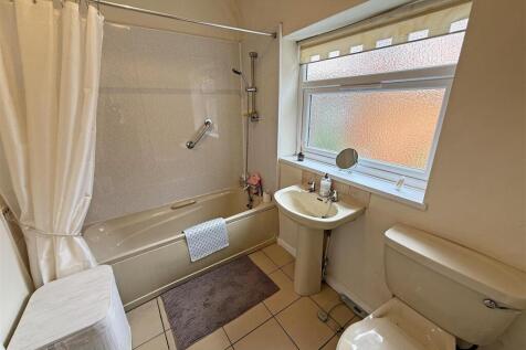 Bathroom.jpg
