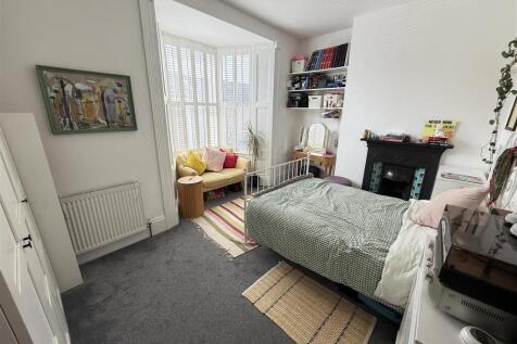 Bedroom 1.jpg