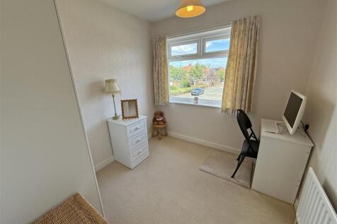 Bedroom 1.jpg