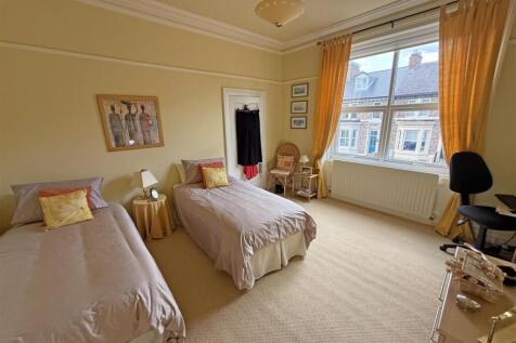 Bedroom 1.jpg