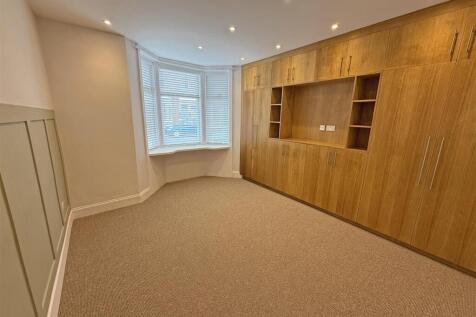 Bedroom 1.jpg