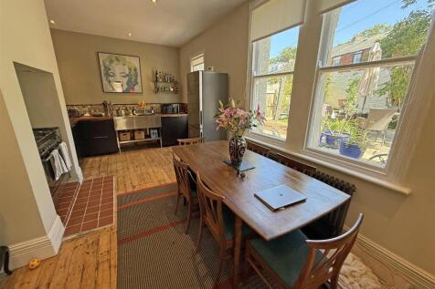 Dining room.jpg