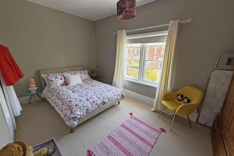 Bedroom 1.jpg