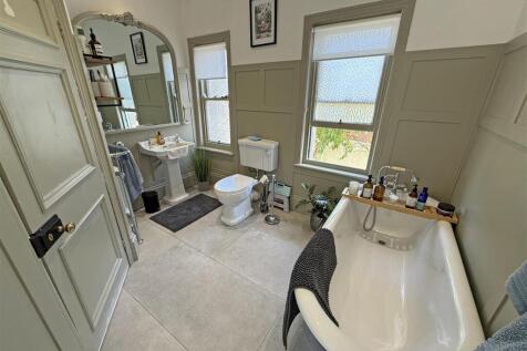 Bathroom.jpg