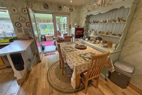 Dining room.jpg