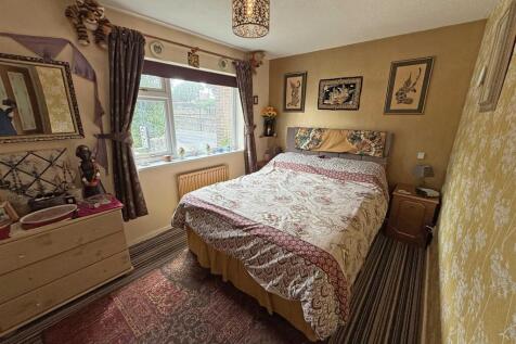 Bedroom 1.jpg