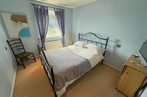Bedroom 1.jpg