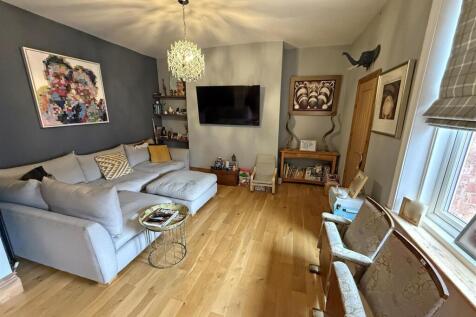 Living room angle2.jpg