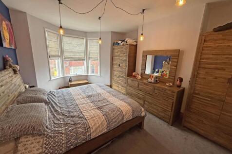 Bedroom 1.jpg