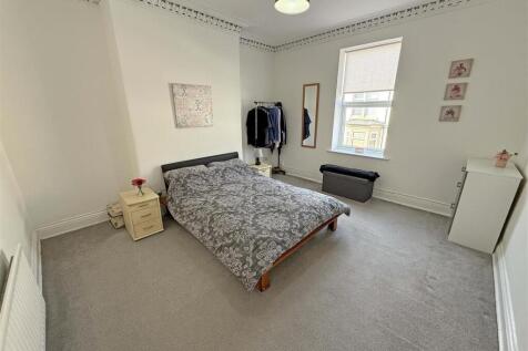 Bedroom 1.jpg