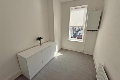 Bedroom 3.jpg
