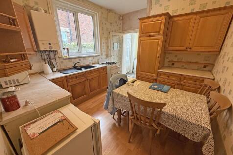 Kitchen v2.jpg