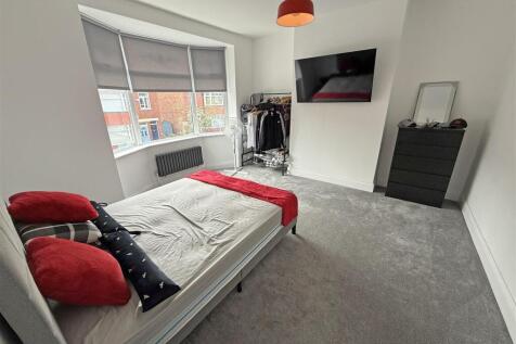 Bedroom 1.jpg