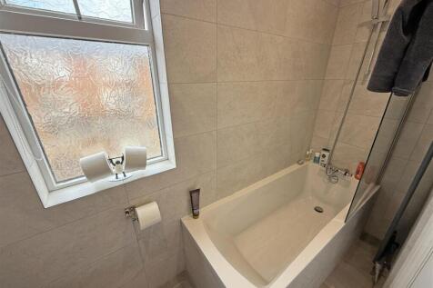 Bathroom angle 2.jpg