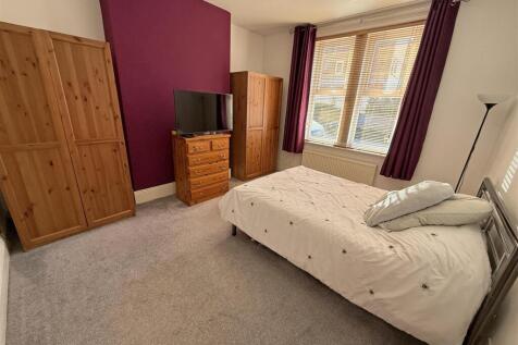 Bedroom 1.jpg