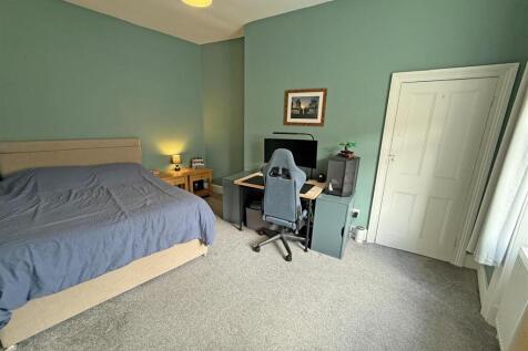 Bedroom 1 v2.jpg