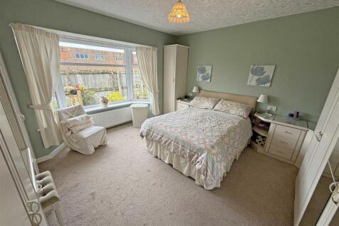 Bedroom 1.jpg