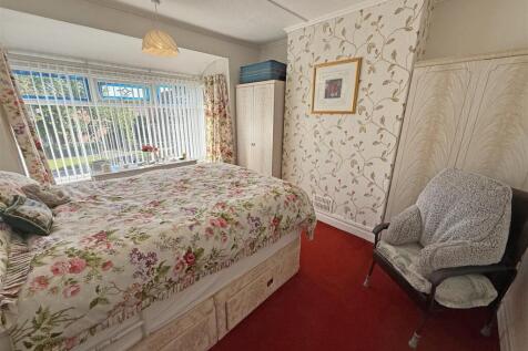 Bedroom 1.jpg