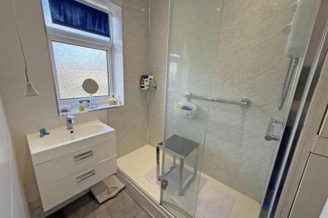 Shower room.jpg