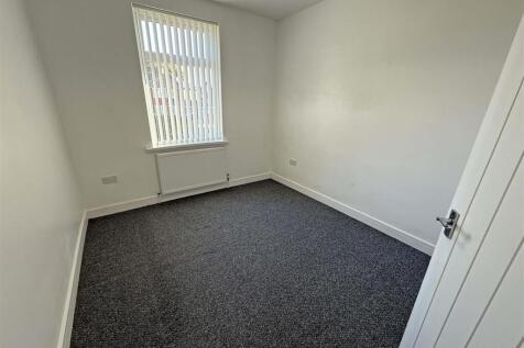 Bedroom 1.jpg